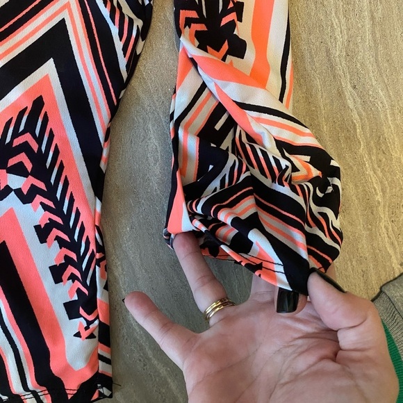 Womens Size Small rue 21 Shirt Chevron Geometric Print, Pink Black  3/4 Sleeves - Picture 2 of 5